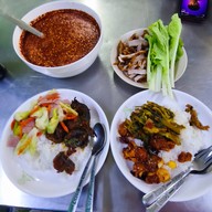 หมูทอดเจ๊จง พระราม 4 (Rama 4)