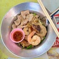 เมนูของร้าน ก๋วยเตี๋ยวผัดงี่เง่า เจ๊เบญโอเดี้ยน เยาวราช