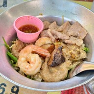 เมนูของร้าน ก๋วยเตี๋ยวผัดงี่เง่า เจ๊เบญโอเดี้ยน เยาวราช
