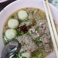 เมนูของร้าน รุ่งเรือง (ตั๋ง) ก๋วยเตี๋ยวหมู สุขุมวิท26 เจ้าเก่า สุขุมวิท 26