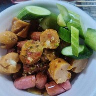 ลูกชิ้นทอดยัยหนูปลา ปากซอยเสรีไทย 41หน้า KFC