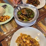 กะเพราขุนช้าง สุขุมวิท 16