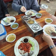 เมนูของร้าน ข้าวมันไก่ศรีวัย ( ข้างโรงแรมสีหราช )