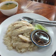 เมนูของร้าน ข้าวมันไก่ศรีวัย ( ข้างโรงแรมสีหราช )
