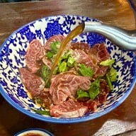 เมนูของร้าน มังกรเนื้อตุ๋น ก๋วยเตี๋ยวเนื้อตุ๋น-หมูตุ๋น