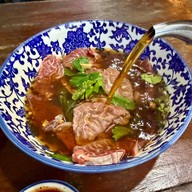 เมนูของร้าน มังกรเนื้อตุ๋น ก๋วยเตี๋ยวเนื้อตุ๋น-หมูตุ๋น