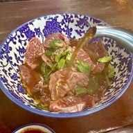 เมนูของร้าน มังกรเนื้อตุ๋น ก๋วยเตี๋ยวเนื้อตุ๋น-หมูตุ๋น