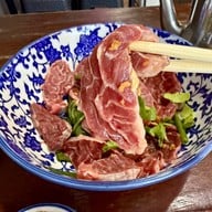 เมนูของร้าน มังกรเนื้อตุ๋น ก๋วยเตี๋ยวเนื้อตุ๋น-หมูตุ๋น