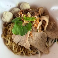 เมนูของร้าน ก๋วยเตี๋ยวรุ่งเรือง