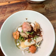 เมนูของร้าน ป้าพรก๋วยเตี๋ยวหมูสูตรโบราณ พระนครศรีอยุธยา