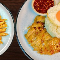 IMMDEE อิ่มดีหมูย่างเตา คอหมูย่างข้าวคั่ว เมี่ยงสลัด บะหมี่หมูย่าง วงเวียนใหญ่