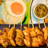 IMMDEE อิ่มดีหมูย่างเตา คอหมูย่างข้าวคั่ว เมี่ยงสลัด บะหมี่หมูย่าง วงเวียนใหญ่