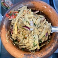 ร้านไก่ย่างวิเชียรบุรีสาขาหน้าโรงเรียนเวฬุวัน สาขาหน้าโรงเรียนวัดเวฬุวัน