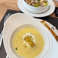 Greyhound Café Central Chidlom ชั้น 3