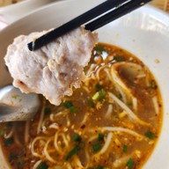 ก๋วยเตี๋ยวหมูบ้านบึง เจ้าเก่าโอเค ชุนฮ้อ