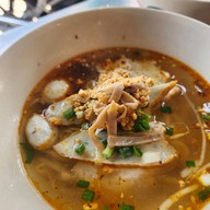 ก๋วยเตี๋ยวหมูบ้านบึง เจ้าเก่าโอเค ชุนฮ้อ
