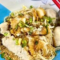 สุกี้รสเด็ด ก๋วยเตี๋ยวซี่โครงหมู