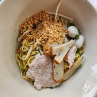 ก๋วยเตี๋ยวหมูบ้านบึง เจ้าเก่าโอเค ชุนฮ้อ