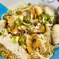 สุกี้รสเด็ด ก๋วยเตี๋ยวซี่โครงหมู