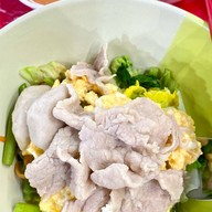 สุกี้รสเด็ด ก๋วยเตี๋ยวซี่โครงหมู