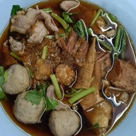 ก๋วยเตี๋ยว เกาเหลาเนื้อตุ๋นหมูตุ๋น เฮียเจษ