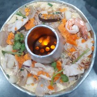 เมนูของร้าน ปิ่นเกล้าหัวปลาหม้อไฟ ต้มยำ ยำ ข้าวผัดปู ปิ่นเกล้า