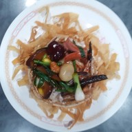 เมนูของร้าน ปิ่นเกล้าหัวปลาหม้อไฟ ต้มยำ ยำ ข้าวผัดปู ปิ่นเกล้า