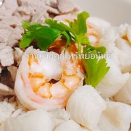 ข้าวกะเพรา อาหารไทย-นานาชาติ ร้านเพื่อคุณทรัพย์อนันต์