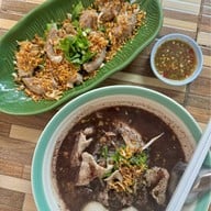 เมนูของร้าน ก๋วยเตี๋ยวหมูภูเขาไฟอุดมผล