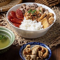 ตู้กับข้าว By เจิดจรัส ดอนเมือง Red Spoon