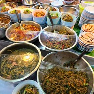 เมนูของร้าน ร้านส้มตำเหนือ ซอยสายลม