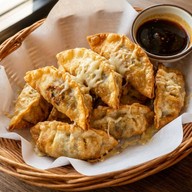 เกี๊ยวซ่า กร๊อบ กรอบ เพิ่มสิน