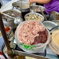 เกาเหลาเลือดหมู เจ้ยุ จุฬา50