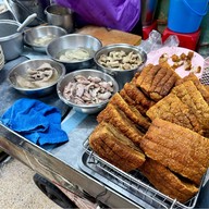 เกาเหลาเลือดหมู เจ้ยุ จุฬา50