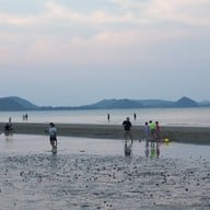 บรรยากาศ ตลาดลงเล หาดสามร้อยยอด