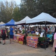 บรรยากาศ ตลาดลงเล หาดสามร้อยยอด