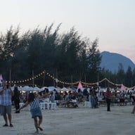 บรรยากาศ ตลาดลงเล หาดสามร้อยยอด