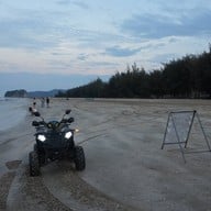 บรรยากาศ ตลาดลงเล หาดสามร้อยยอด