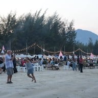 บรรยากาศ ตลาดลงเล หาดสามร้อยยอด