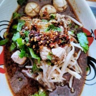 ก๋วยเตี๋ยวเรือ 39 บาท เส้นสนามกีฬาจังหวัด