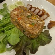 ข้าวกระเพรา ข้าวผัด ส้มตำ พิซซ่า สปาเกตตี้ คาเฟ่บ้านหมี คาเฟ่บ้านหมี สาย2