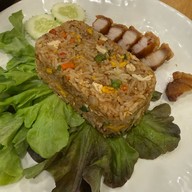 ข้าวกระเพรา ข้าวผัด ส้มตำ พิซซ่า สปาเกตตี้ คาเฟ่บ้านหมี คาเฟ่บ้านหมี สาย2