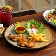 greenmine | steak • salad • coffee สี่แยกคลองตัน