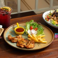 greenmine | steak • salad • coffee สี่แยกคลองตัน