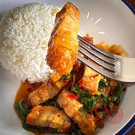 วันกินกะเพรา-หมูกรอบ หมูตุ๋น เนื้อตุ๋น... วันกินกะเพรา-ซ.ร่มเกล้า24