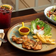 greenmine | steak • salad • coffee สี่แยกคลองตัน