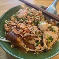 ชาม ก๋วยเตี๋ยวขาหมูเมืองทอง เมืองทองธานี