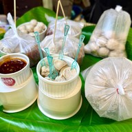 บรรยากาศ โกลัน ลูกชิ้นหมูปั้นสดเงินล้าน สาขา 2 ตลาดนัดกรมการแพทย์