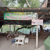 หน้าร้าน ร้านป้ามะลิ น้ำตกริมทาง