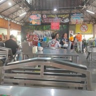 บรรยากาศ ข้าวขาหมูบางหว้า นายต๋อง หนองดินแดง